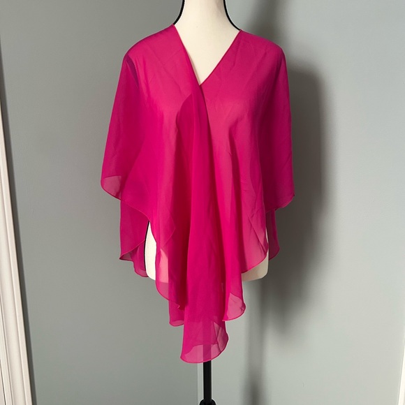 🔥🆕🔥 Fuchsia Chiffon Poncho Wrap & Embroidered Floral Pouch - Picture 2 of 7